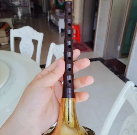 出售一支老红木的小G丛氏唢呐，用的很少，买...