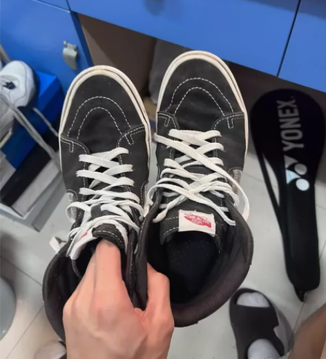 vans高帮42码 感兴趣的话点“我想要”...