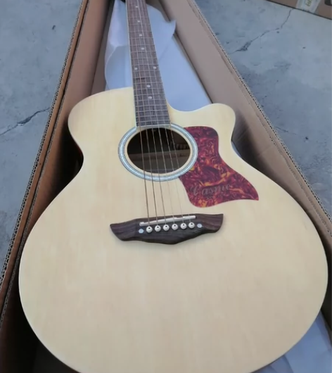 五百多买的，一直没弹，琴包被猫弄脏了要是不...