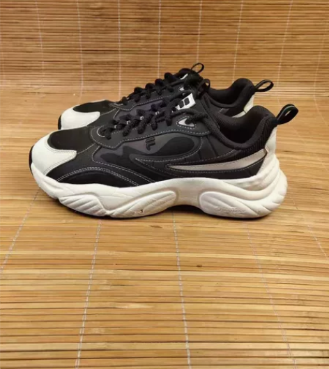 40.5码 斐乐运动鞋 保证正品八成新 鞋...