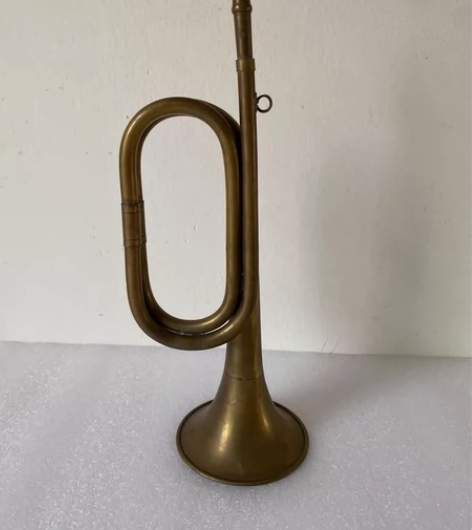 冲锋号，包浆好，纯铜，实物如图。 感兴趣的...