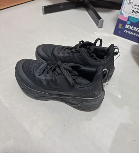 骆驼追云38码脚长240，模特试穿款，穿过...