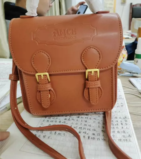 不莱玫迪士尼包包女斜挎包剑桥包邮差包单肩高...