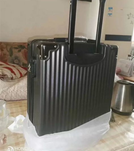刚买的箱子，亲戚又送了一个，把这个便宜出了...