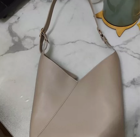 全新,质量特别好,两个包。可单肩可斜挎买回...