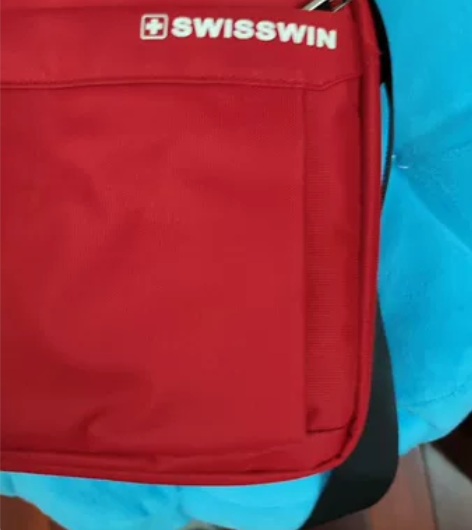 SWISSWIN红色挎包 感兴趣的话点“我...