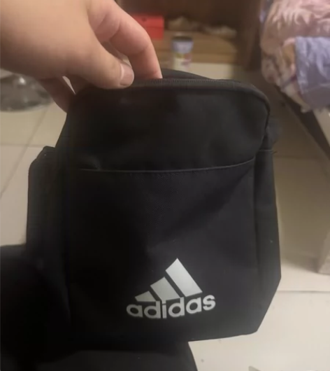 阿迪达斯单肩包，低价出售 感兴趣的话点“我...