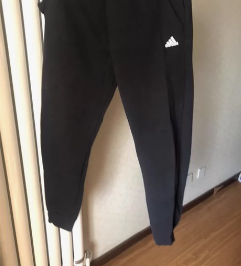 阿迪达斯童装长裤175，不是新的 感兴趣的...