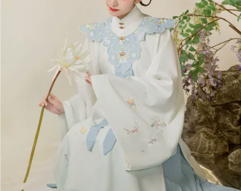 ?九曲阑珊原创汉服女芷蝶明制立领长袄刺绣云...