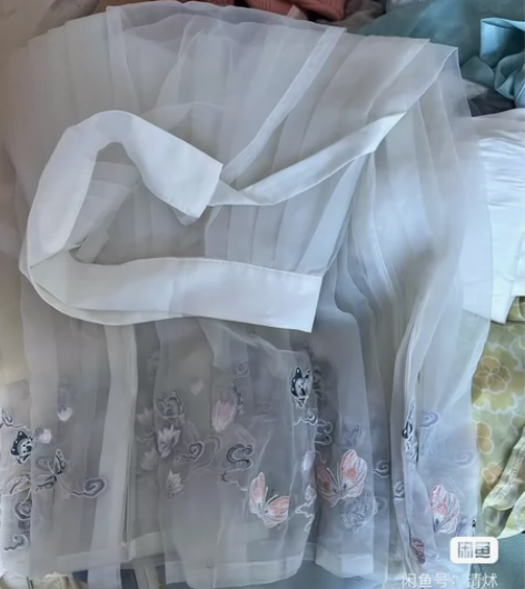 都城南庄上袄s吗。 轻微瑕疵有点脏。（能洗...