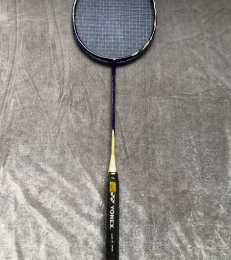 转让一支全新尤尼克斯天斧99宝石蓝羽毛球拍...