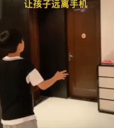 【清仓+包邮+亏本】新款回旋球儿童黑科技悬...