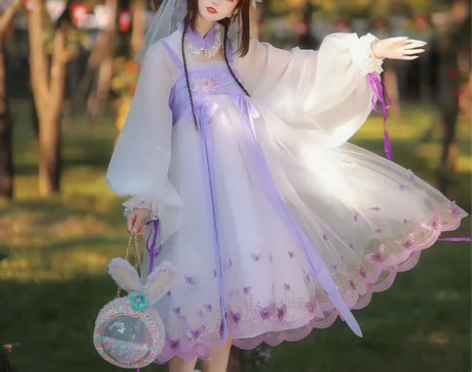 缺钱急出。改良甜美汉服大全套，头纱和颈饰都...