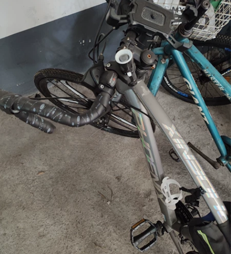 凤凰自行车，26寸，水杯架手机支架，锁都有...