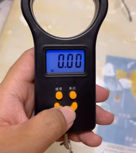 钩秤，买菜用，使用七号电池 感兴趣的话点“...