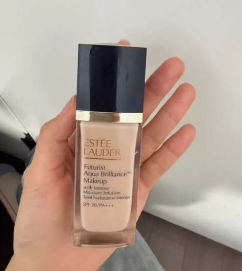 雅诗兰黛沁水2C0粉底液 本人由于色号不适...