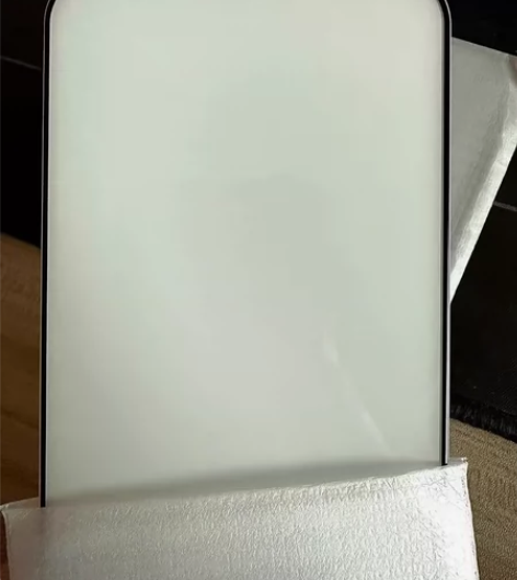 10元包邮两张。iPhone15钻石防爆钢...