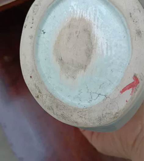 老瓷器摆件插花瓶一个，有些年份了，比较古朴...