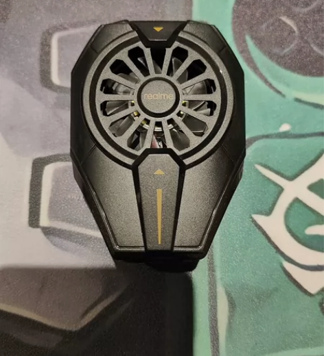 真我手机散热风扇，用过几次，轻微痕迹。 感...