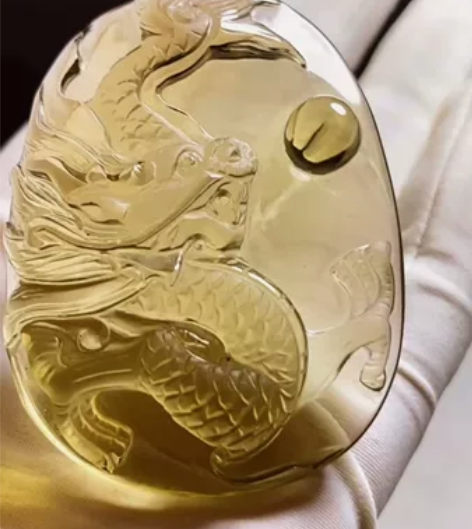 天然黄水晶祥龙球挂件 工艺精湛，造型立体雕...