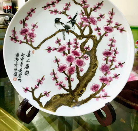 景德镇陶瓷出自黄黎明大师的作品，喜欢看过来...
