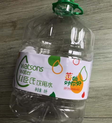 两个8升空水桶+原装纸箱 品牌：屈臣氏容量...