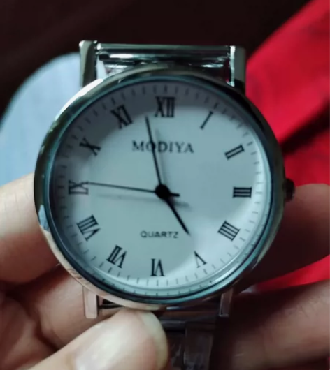 摩地亚男土钢带手表全新，买来不合格便宜出，...