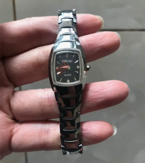 钨钢女士石英手表，蓝宝石镜面防划 表盘直径...