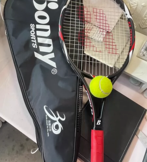 波力网球拍 只玩过两次没有任何损坏 感兴趣...