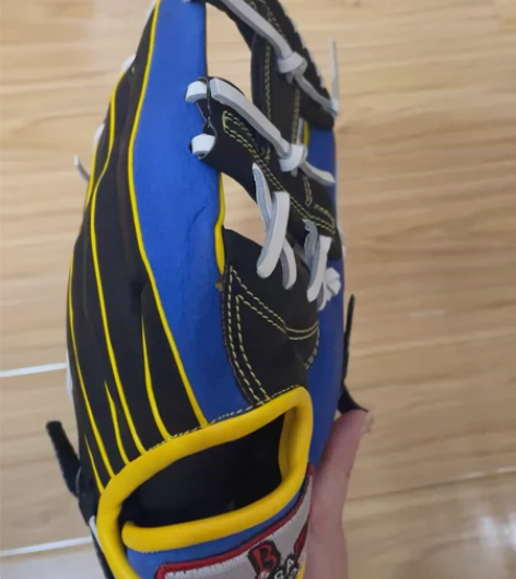 全新儿童棒球手套，180元买的，现在100...