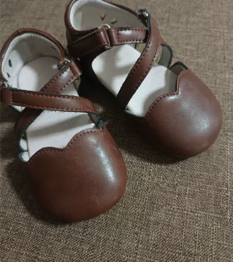 书萌小皮鞋，内长13.5  还很新的 包邮...