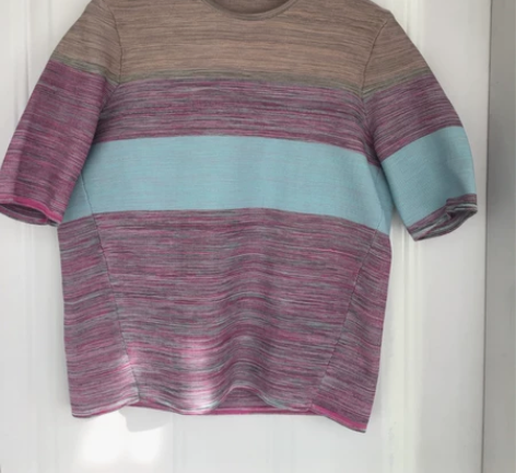 jnby短袖上衣 很好看的颜色搭配与版型，...