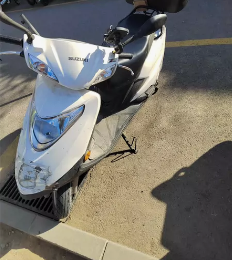 铃木瑞梦电喷踏板摩托车，19年公户车，外观...