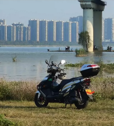 豪爵usr踏板摩托车，2023年4月首次上...