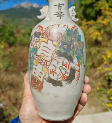 民国“自由”款花瓶，时代特征非常强烈，无冲...