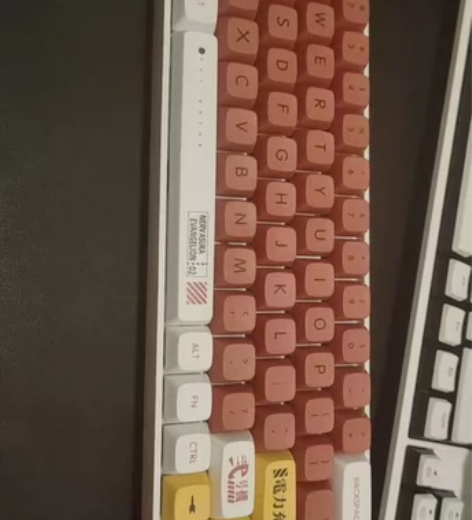 出一把自组dk68，全装的快银v2轴，意鸽...