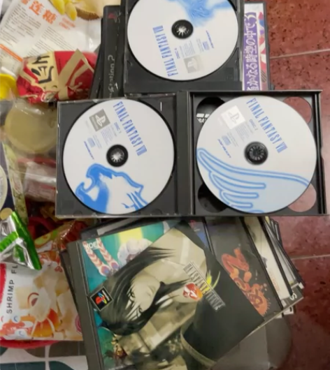 ps1最终幻想8，盒子不行了，说明书什么的...