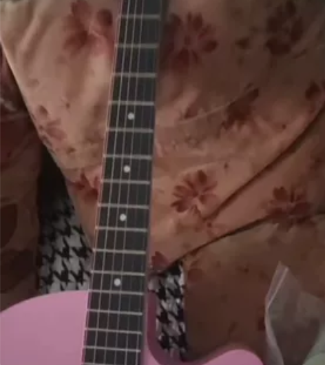 我是新手,买吉他就是弹着玩,结果呢工作了也没多少时间,把音调... 我是新手,买吉他就是弹着玩,结果呢工作了也没多少时间,把音调...