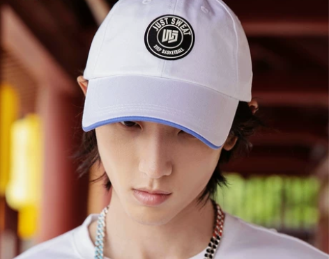 特步情侣棒球帽春季男女同款棒球帽，有黑色和...