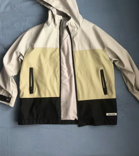 zara儿童风衣冲锋衣，春秋季穿，购于实体...