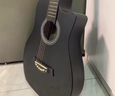 亏本出售一把原价2000多的吉他，自己用的...