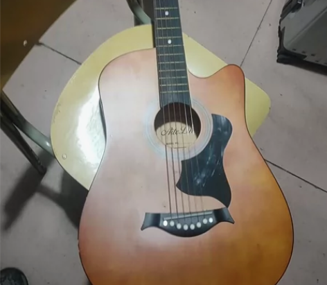 鄙人在大一的时候参与过吉他社团，一个乐队看...