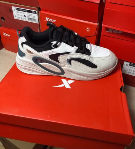 超便宜全新正品特步高端复古跑鞋，颜色深灰泥...