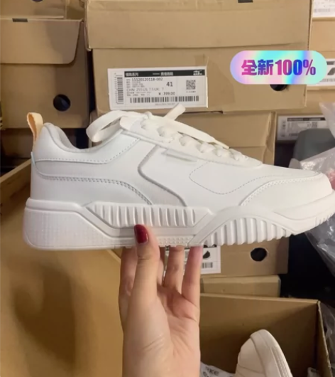 鸿星尔克滑板鞋，40码，女款， 全皮面设计...