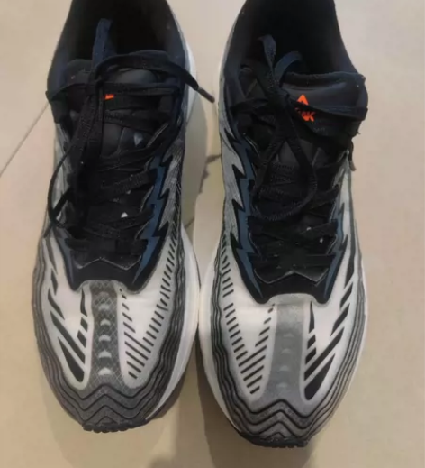 匹克轻弹第 2代，穿了一夏天，成色还行，这...