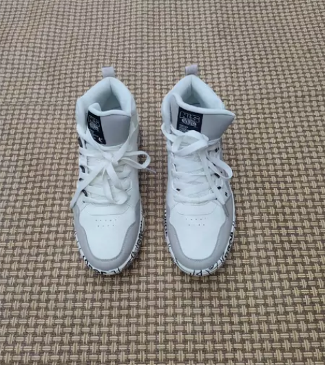 42码乔丹运动鞋 鞋子八成新以上   保证...