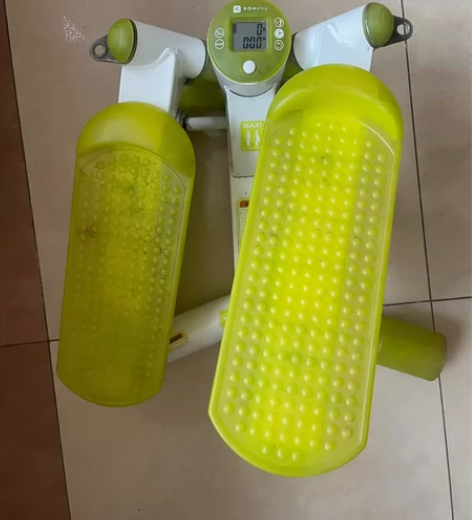 迪卡侬的踏步机，绿色，便宜出。管用，刚换的...