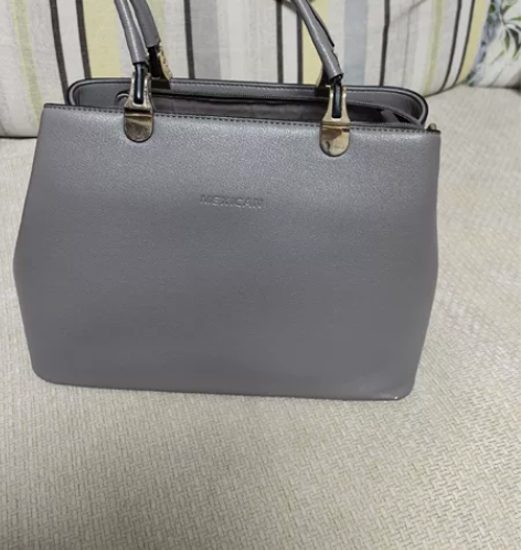 老婆的闲置包包，正品稻草人皮包，买的时候两...