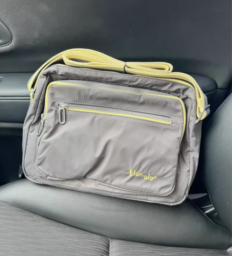 品牌菲都狄都超轻斜挎包，大容量，很能装哦！...