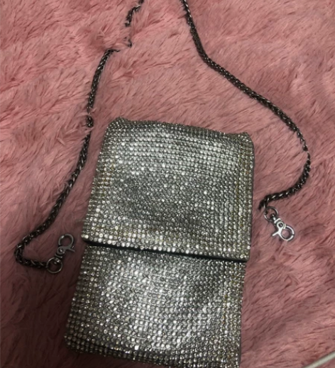链条斜挎包  闪亮亮 感兴趣的话点“我想要...